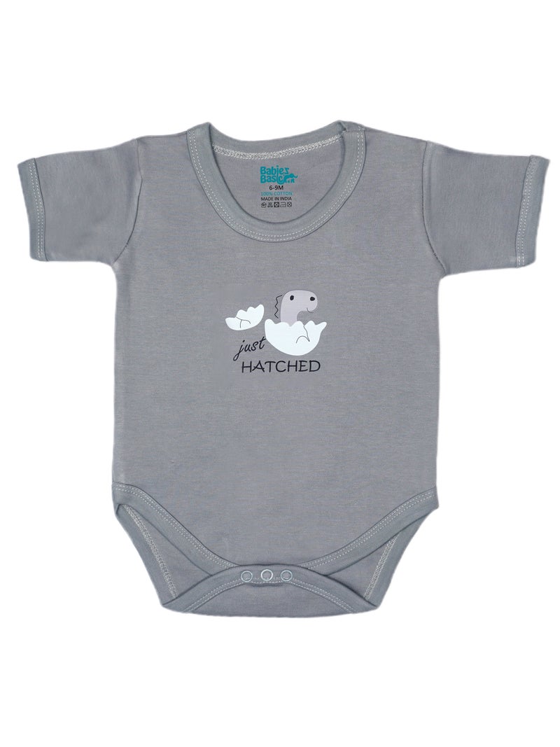 بابيز_بيسك بيبيز بيسك مجموعة هدايا مكونة من 5 قطع قطنية 100٪ للجنسين تشمل السالوبيت ، والرمبر ، والقفازات ، والقبعة ، والبيجامة/البذلة. - Image 3