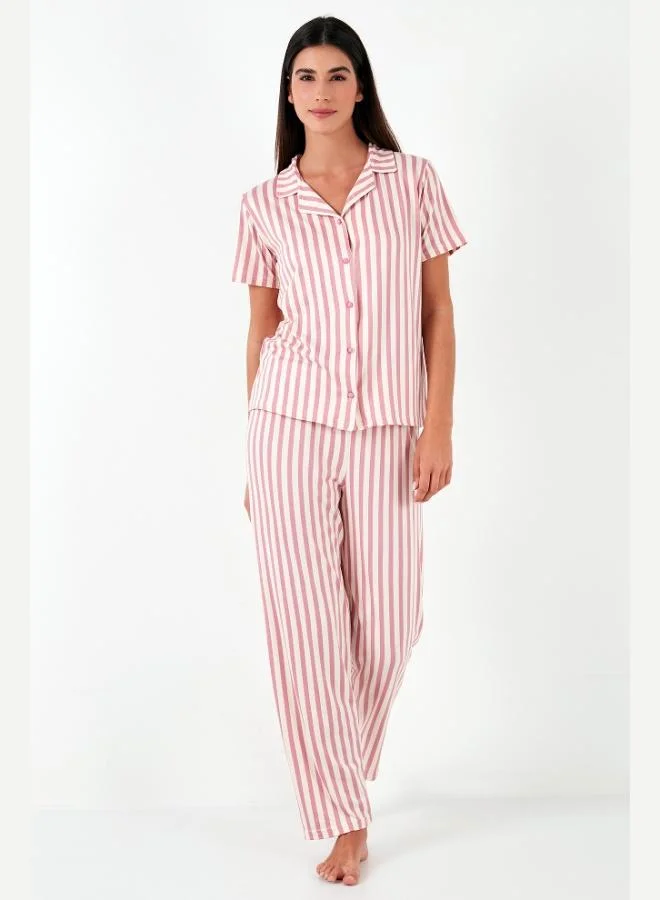 ليلا طقم بيجامة نسائي ليلا بنقوشات وياقة قميص بقصة عادية