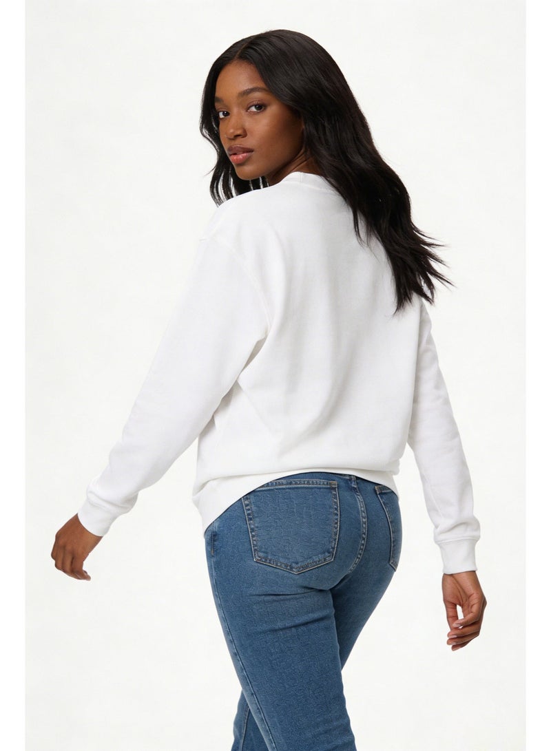 جيمشارك قميص Gymshark الأبيض ذو الأكمام الطويلة - طباعة شعار خمر ، مناسبة فضفاضة ومريحة ، نسيج قطني ناعم ونفس ، الرياضة الشبابية الشهيرة والترفيهية (النسخة السعودية) تزن 320 غرام ، ناعم وصديقة للبشرة. - Image 4