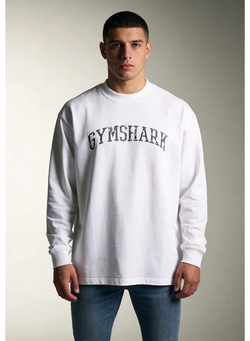 جيمشارك قميص Gymshark الأبيض ذو الأكمام الطويلة - طباعة شعار خمر ، مناسبة فضفاضة ومريحة ، نسيج قطني ناعم ونفس ، الرياضة الشبابية الشهيرة والترفيهية (النسخة السعودية) تزن 320 غرام ، ناعم وصديقة للبشرة. - Image 5