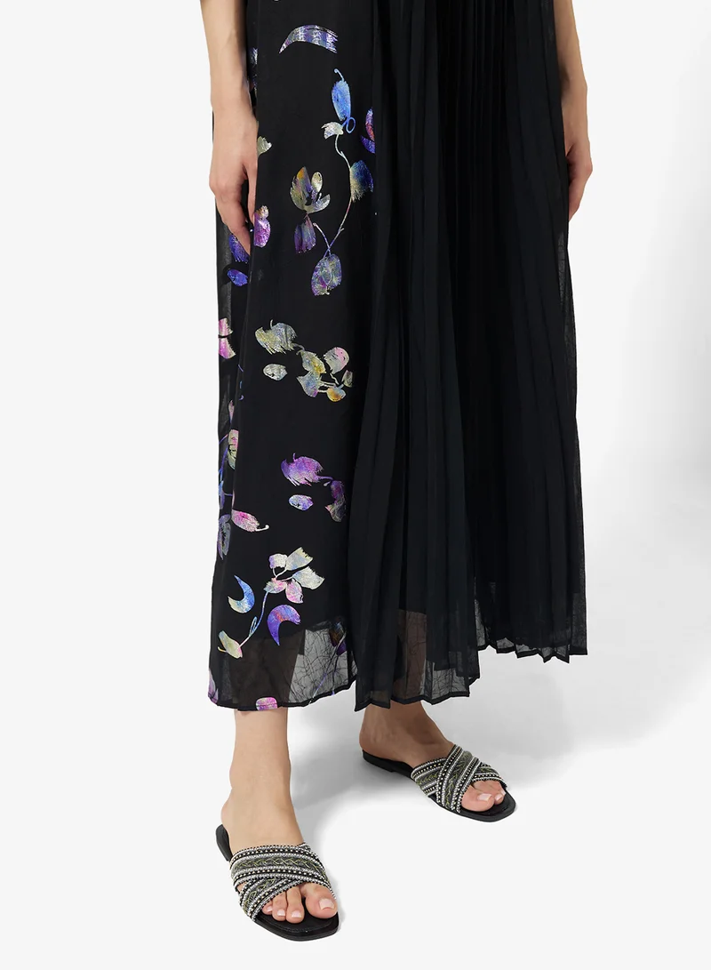 Khizana Flat Sandals