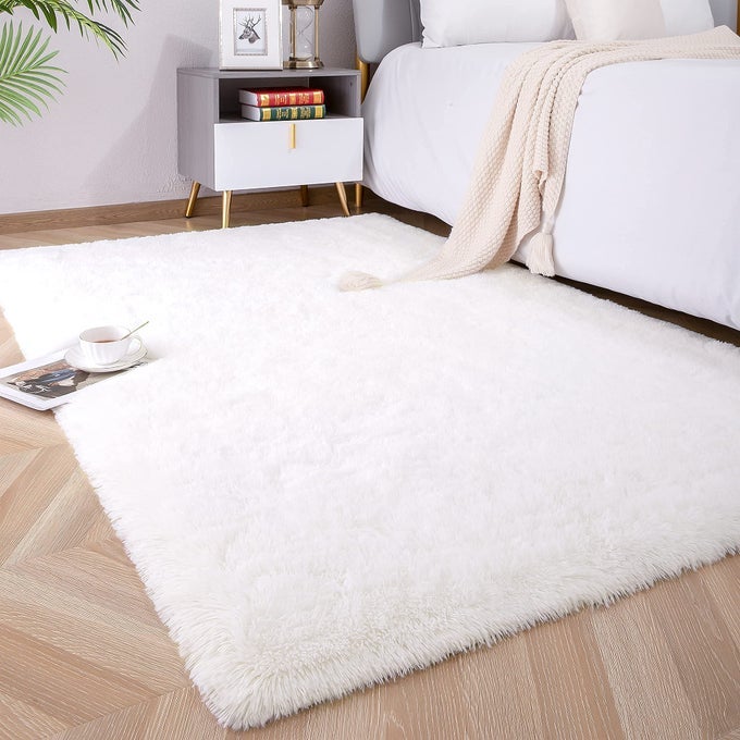 SOFT FLUFFY AREA RUGS FOR BEDROOM KIDS ROOM PLUSH SHAGGY NURSERY RUG FURRY THROW CARPETS FOR BOYS GIRLS COLLEGE DORM FUZZY RUGS LIVING ROOM HOME DECORATE RUG 4FT X 6FT CREAM