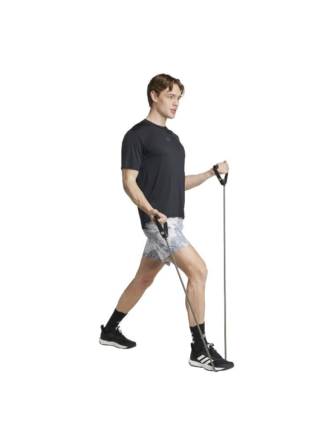 اديداس شورت Train Essentials Seasonal بطبعة كاملة - Image 4