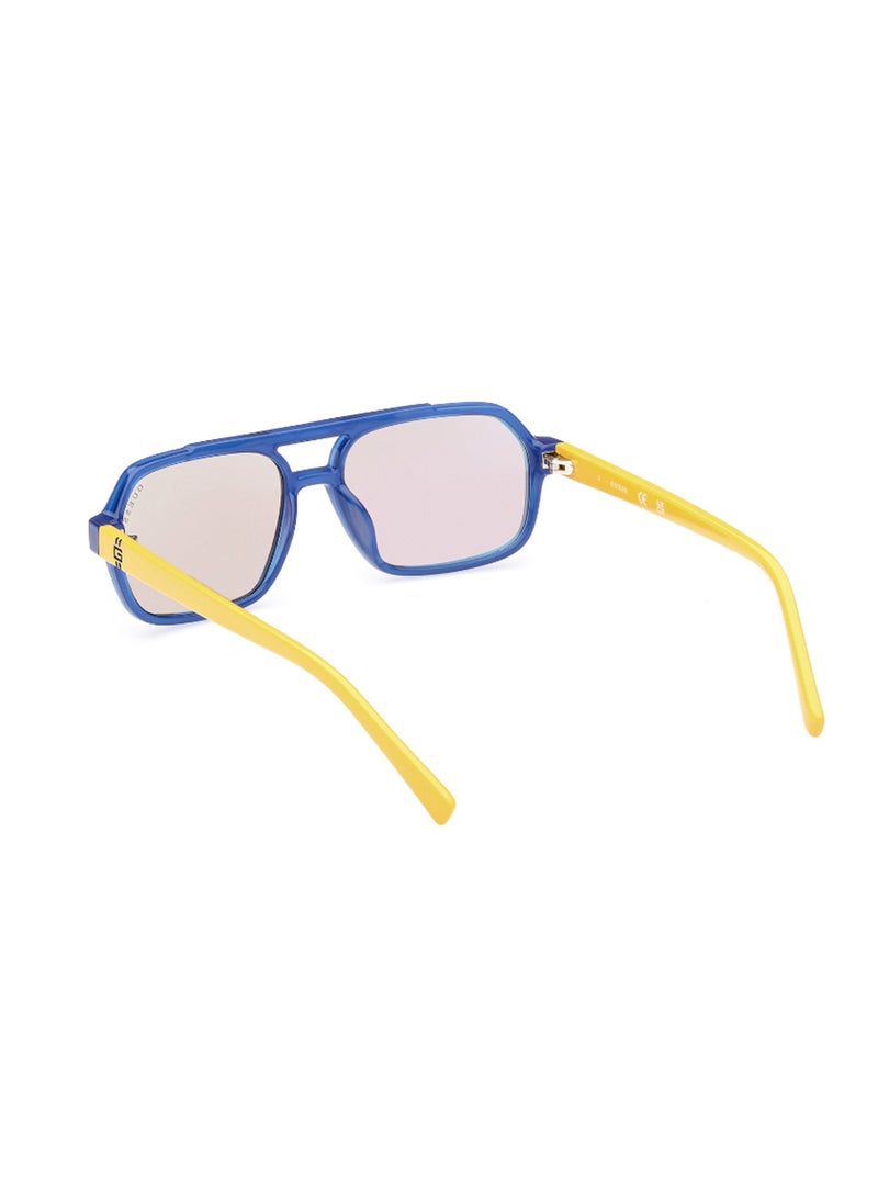 GUESS Kids Unisex UV Protection Navigator Shape Sunglasses - GU923792X49 - Lens Size: 49 Mm - Blue  - Image 3