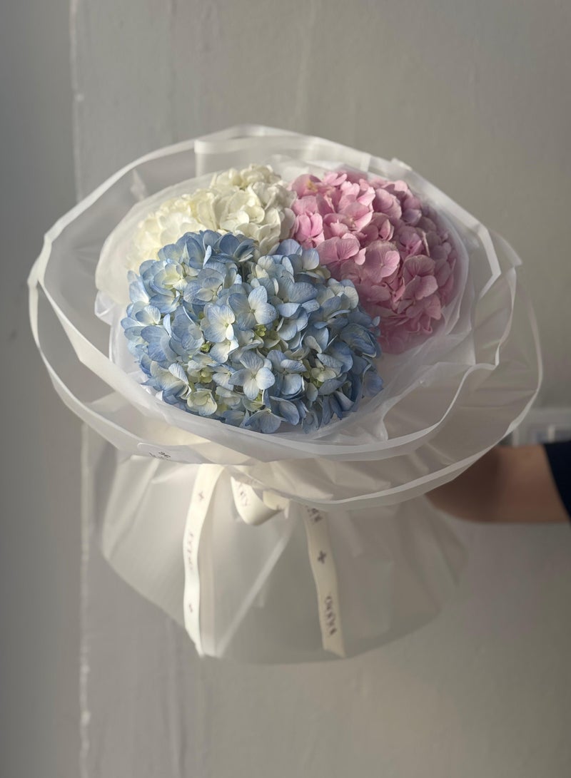 فلاور باقة زهور مكونة من 3 أزهار هدرانجيا