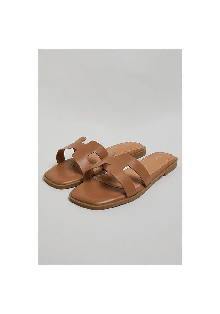 أر أند بي Cut-Out Flat Sandals