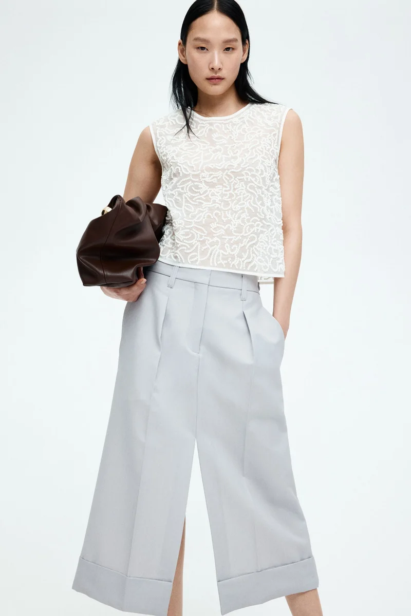 اتش اند ام بلوزة من نسيج شفاف مع تطريزات