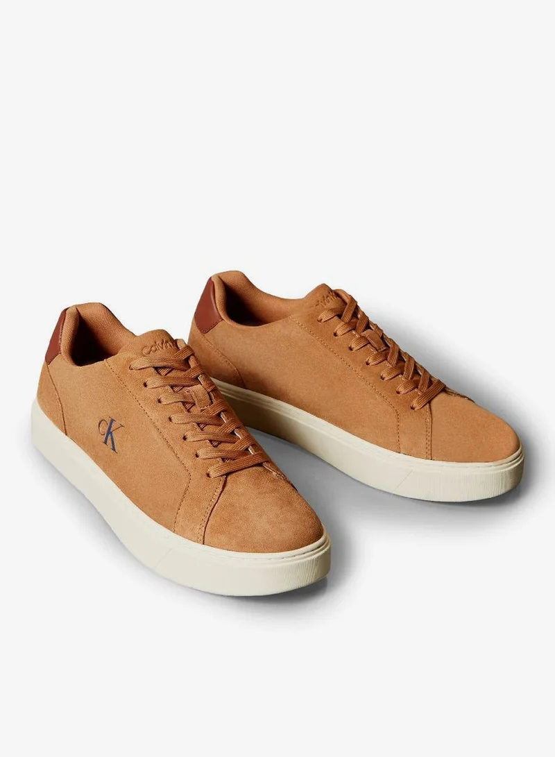 كالفن كلاين جينز سنيكرز بنعل مرن وسطح جلد وشامواه