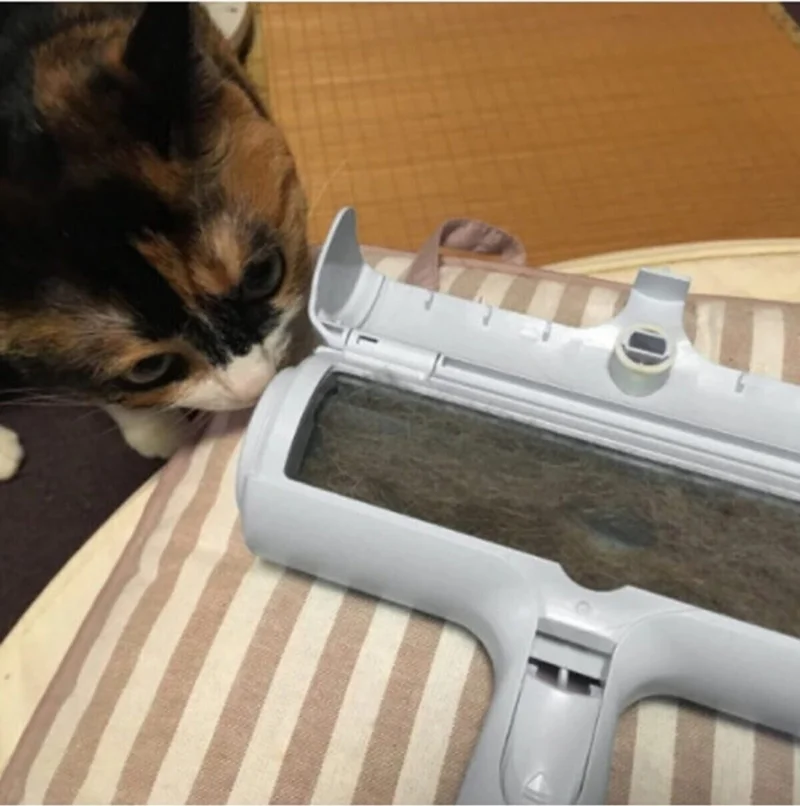Mobee Feather and Hair Collector with Chamber Clothes Clothes Carpet Bedding Dust Fluff Cleaner and Collector