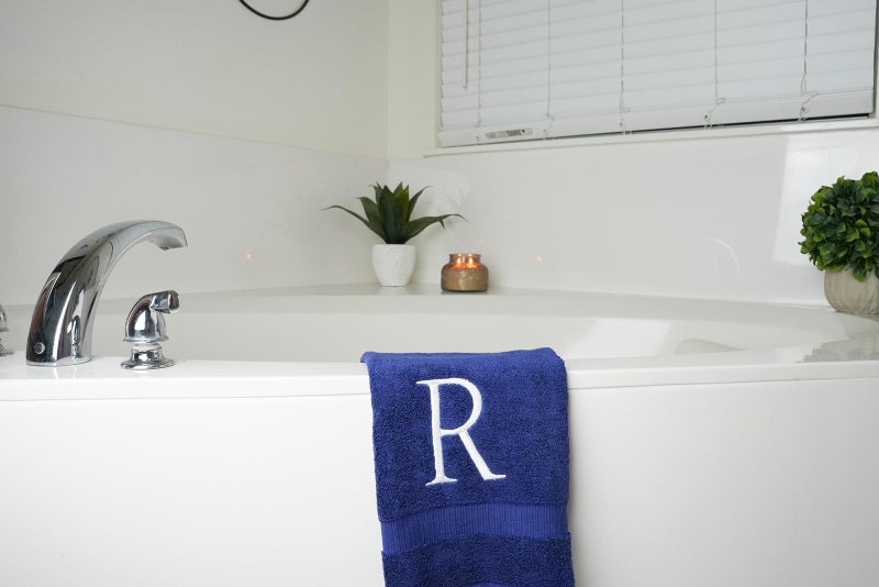 Decorvo White and Navy Monogrammed Hand Towel - Monogram Initial Hotel Quality Decorative Embroidered Luxury Towel for Powder Room  Spa - GOTS Organic Certified - Set of 2 Letter R  - Image 5