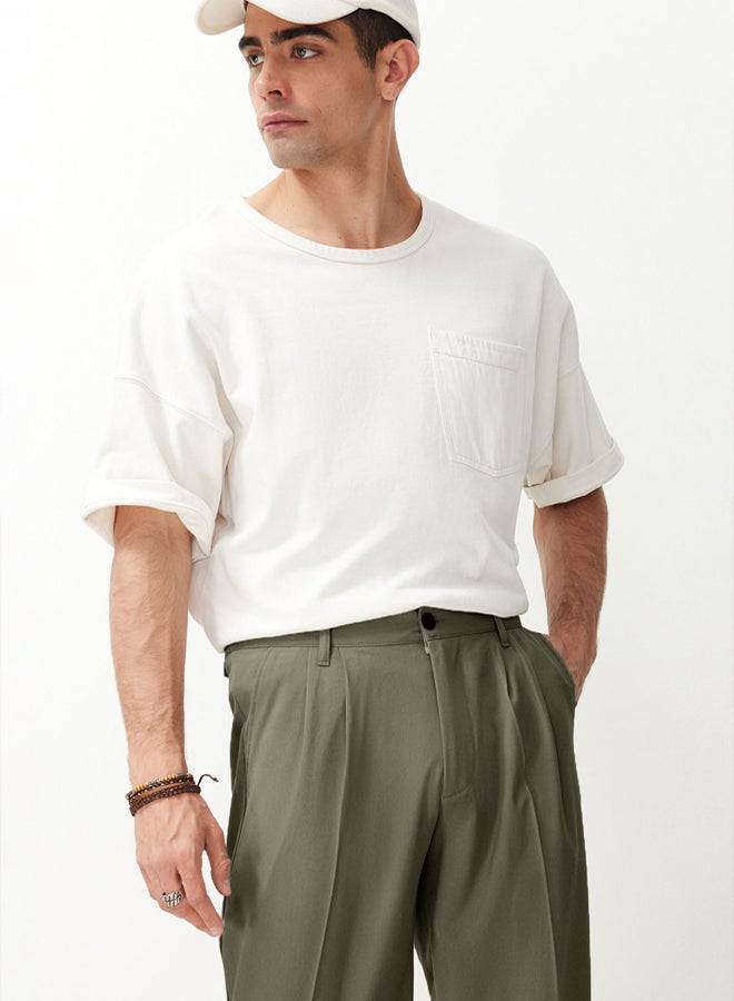 trendyol بنطلون قماش كلاسيكي فضفاض بليسيه باللون الكاكي - Image 4