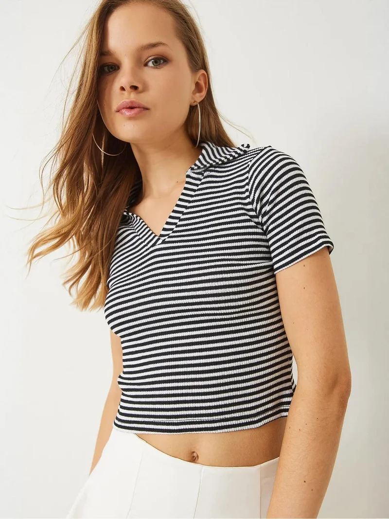 بيانكو لوتشي تي شيرت قصير مخطط بقصة ضيقة من لوكسي