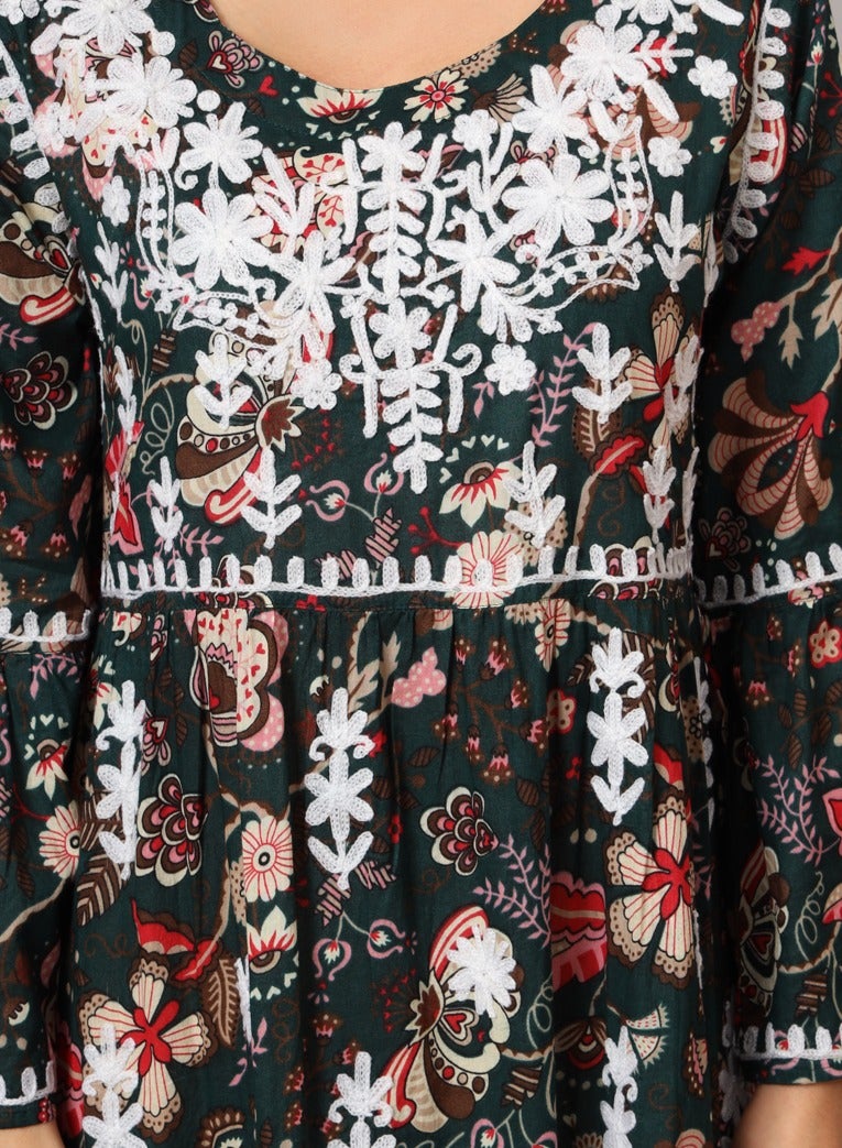 الايا جلابية قطن مولمول مطرزة شيكانكاري بتصميم - وتفاصيل مجمعة - Image 5