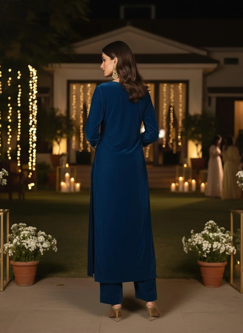 trueBrowns trueBrowns Blue Velvet Straight High-Slit Kurta