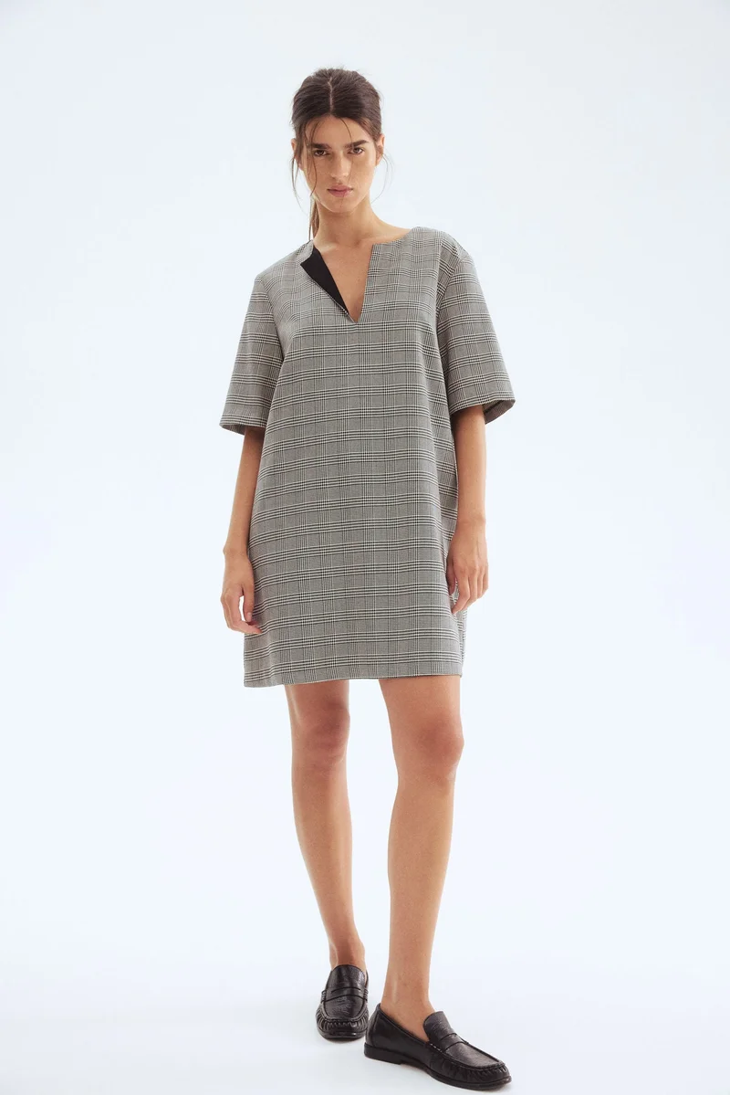 اتش اند ام فستان بأكمام قصيرة