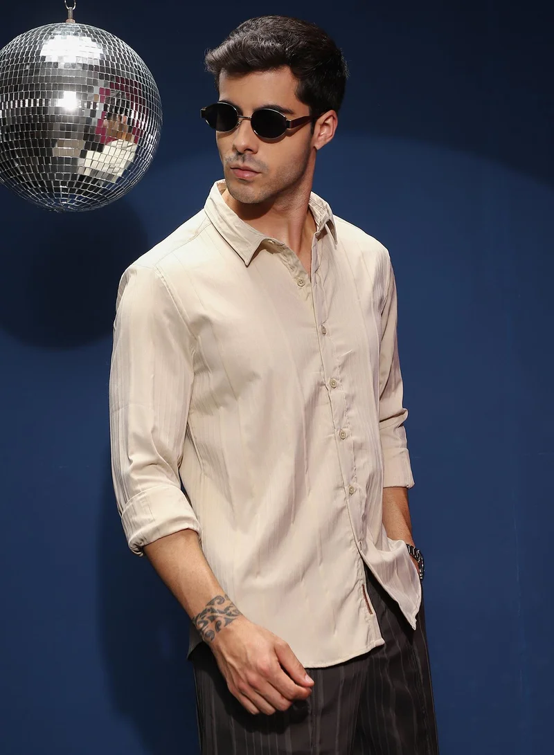 كامبوس سوترا قميص رجالي بيج غير متماثل مريح للارتداء الكاجوال