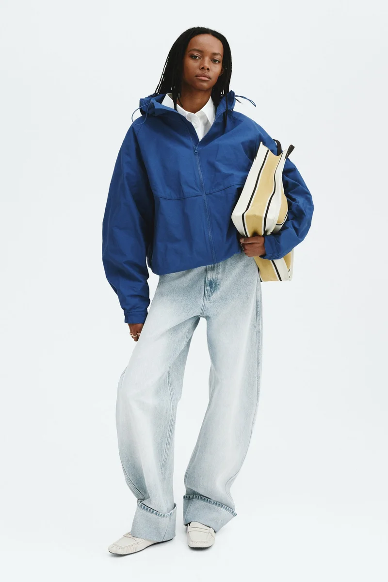 اتش اند ام جاكيت واقي من الرياح بغطاء للرأس