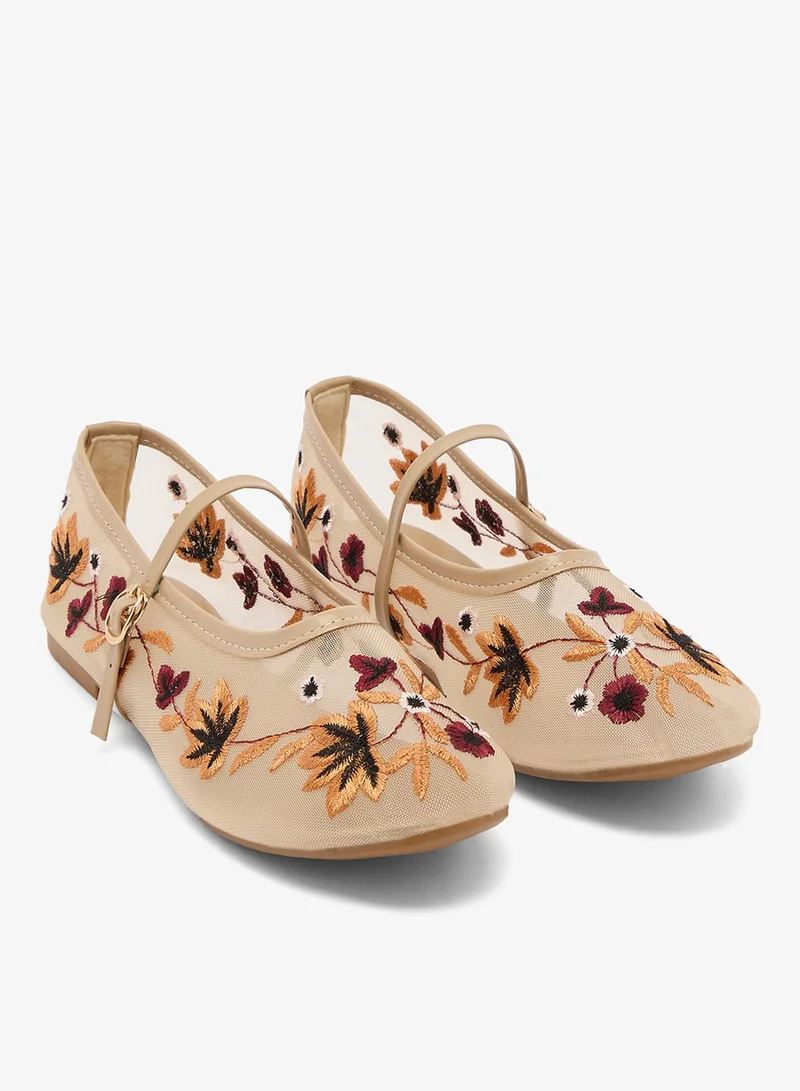 جينجر حذاء ماري جين بتفاصيل مطرزة