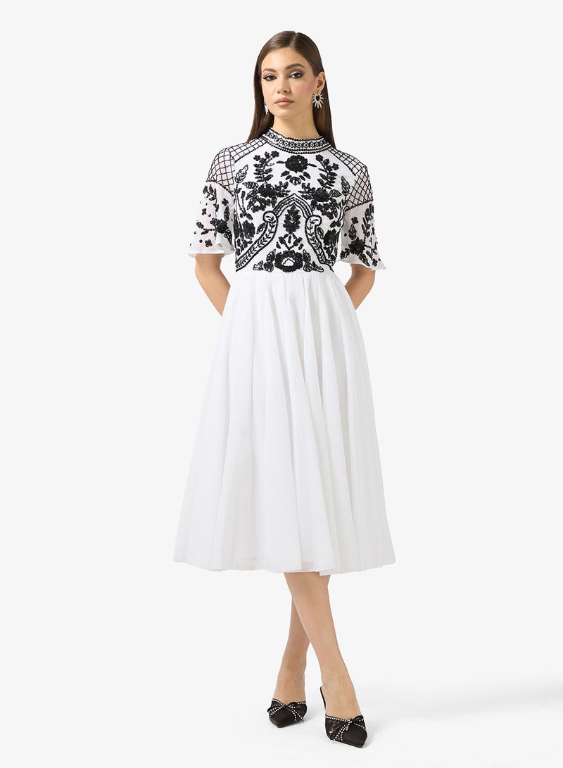 فروك اند فرل فستان ميدي بياقة دائرية وطيات - Image 1