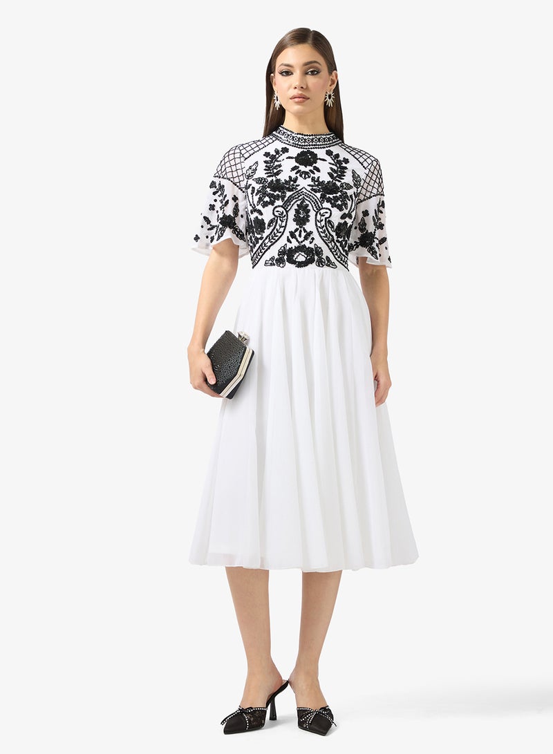 فروك اند فرل فستان ميدي بياقة دائرية وطيات - Image 4