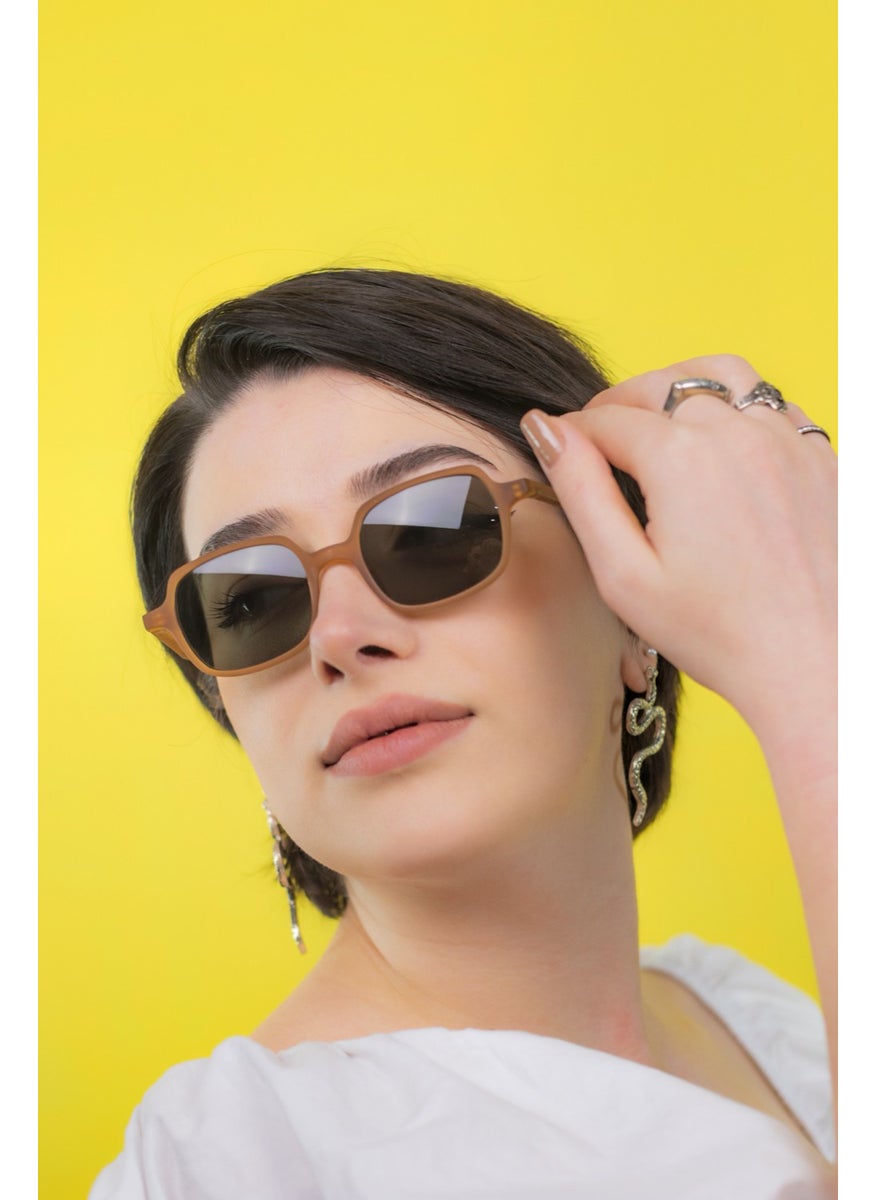 Focus On Arwen Matte Cream Sunglasses  - Image 5
