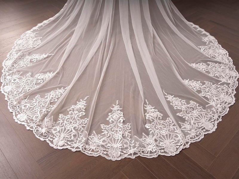 AiberLisha Royal Length 3.5M Lace Edge Wedding Bridal Veil with Metal Comb Ivory - Image 5