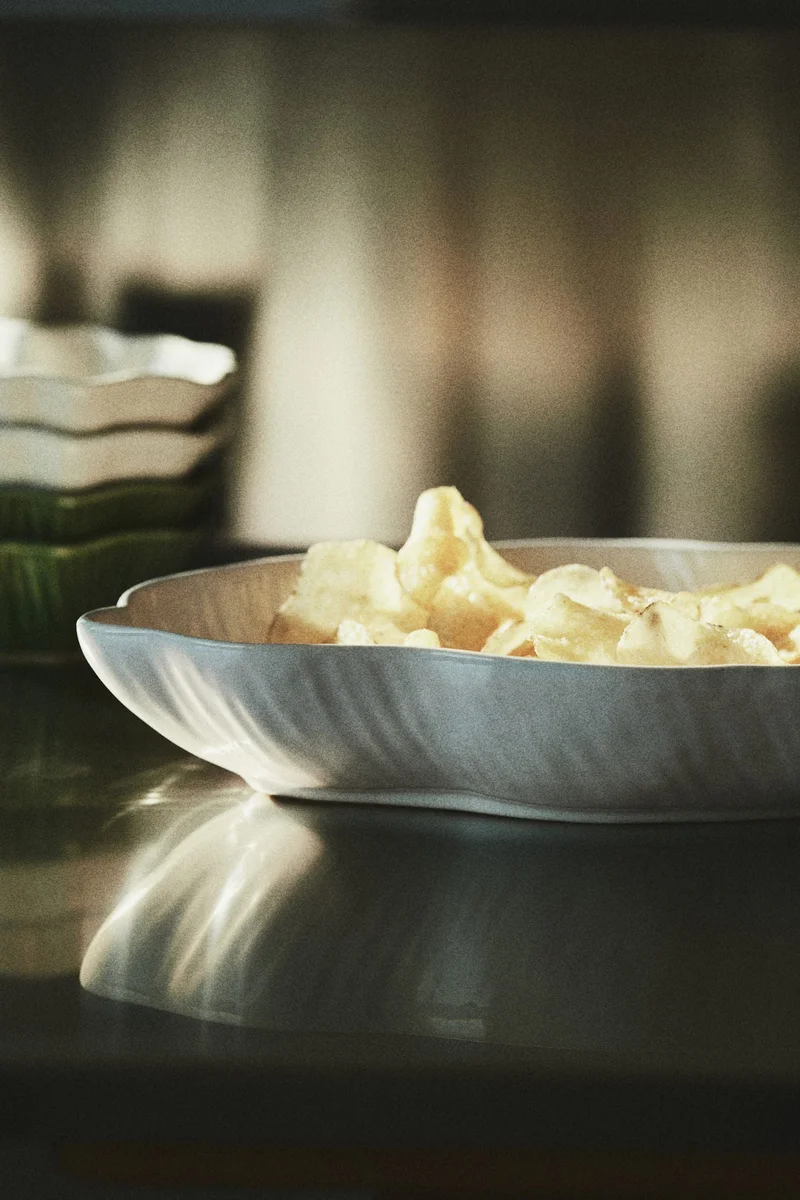 اتش اند ام سلطانية تقديم كبيرة من الفخار