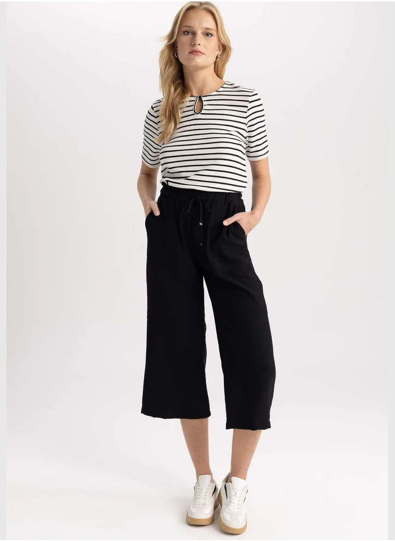 ديفاكتو Wide Leg Capri Trousers