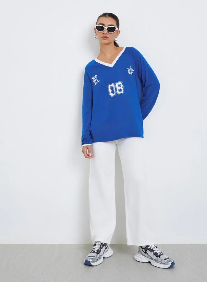 ستايلي تيشيرت بأكمام ريجلان وطبعة جرافيك