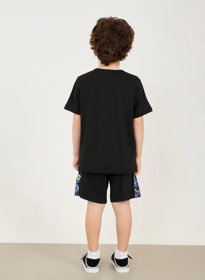ستايلي Bear Graphic Print T-Shirt & Side Print Shorts Set