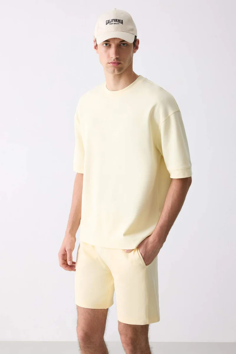 ديفاكتو Regular Fit Regular Hem Shorts