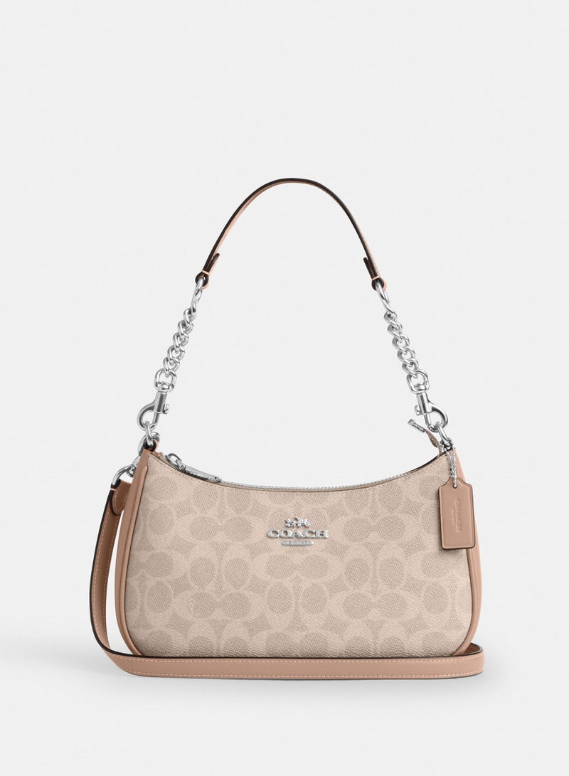 كوتش اوت ليت حقيبة كتف TERI ذات شعار كلاسيكي للمدرب، حقيبة كروس بودي، حقيبة يد - Image 1