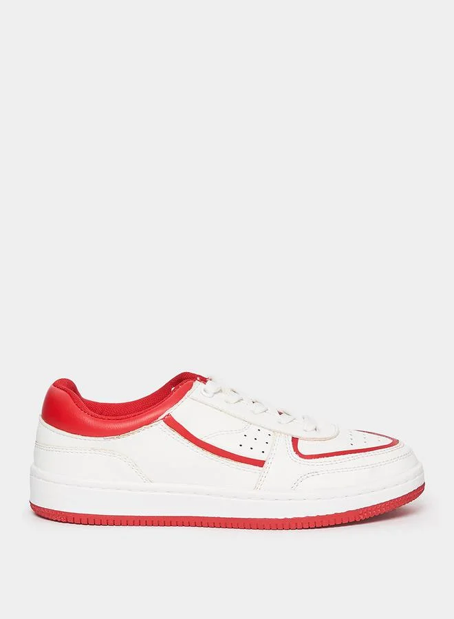 ستايلي اكتيف حذاء رياضي برباط وزخرفة متباينة