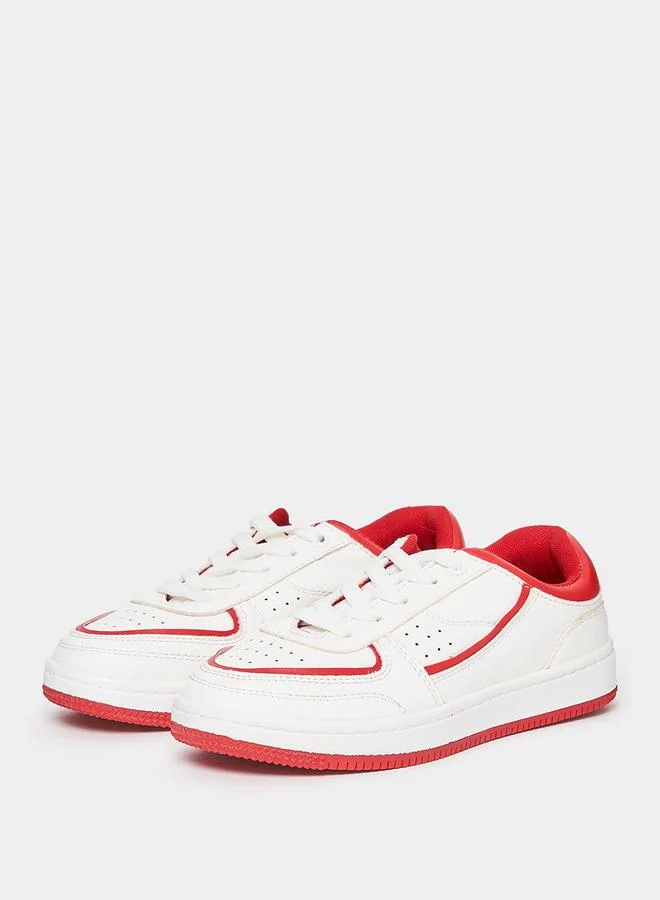 ستايلي اكتيف حذاء رياضي برباط وزخرفة متباينة