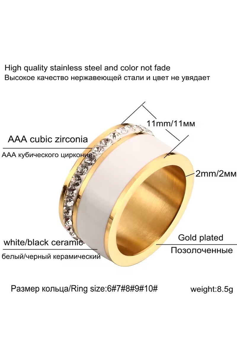 روماد خاتم فاخر مصنوع من الفولاذ المقاوم للصدأ والسيراميك الأبيض، مطلي بالذهب عيار 18 ومرصّع بزركونيا مكعبة لإطلالة راقية. - Image 4