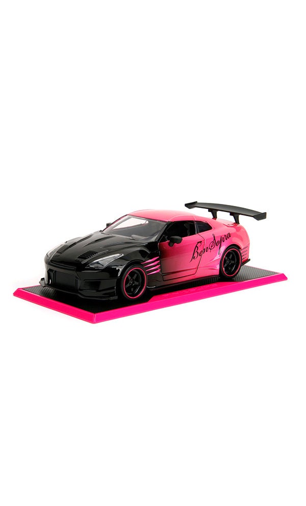 JADA Pink Slips 1:24 - 2009 Nissan GTR R35, Die-Cast Car with Base, Toys for Kids and Adults - Image 3
