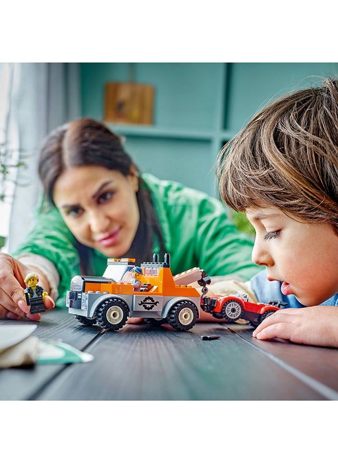 LEGO مجموعة لعبة اسعاف المدينة وشاحنة قلاب و سيارة رياضية لإصلاح الاطفال من عمر 4 سنوات فما فوق، هدية عيد ميلاد للأطفال، 2 شخصية صغيرة مع ملحقات تتضمن زراعة قوقعة 60435 (101 قطعة)  - Image 3