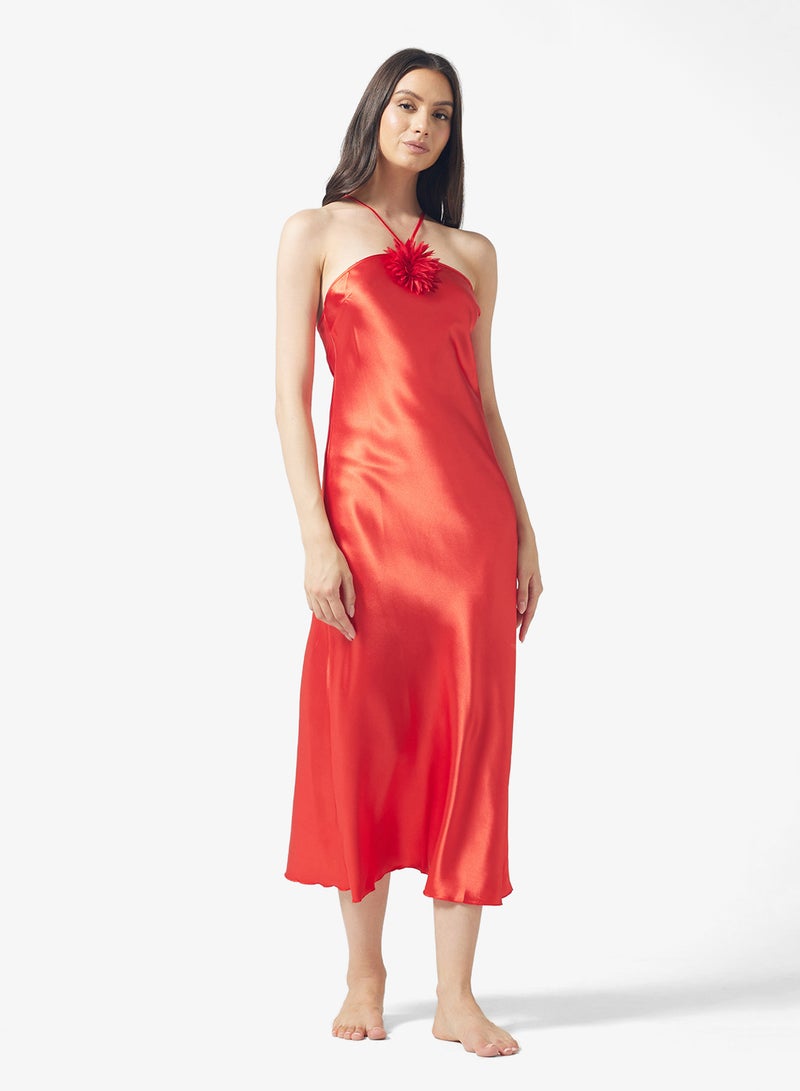 ايلا فستان نوم بياقة هالتر وزهور ثلاثية الأبعاد - Image 1