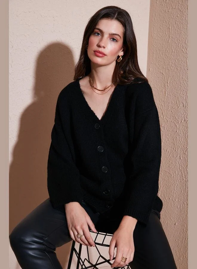 ليلا كارديجان نسائي محبوك بياقة على شكل حرف  وأزرار من ليلا