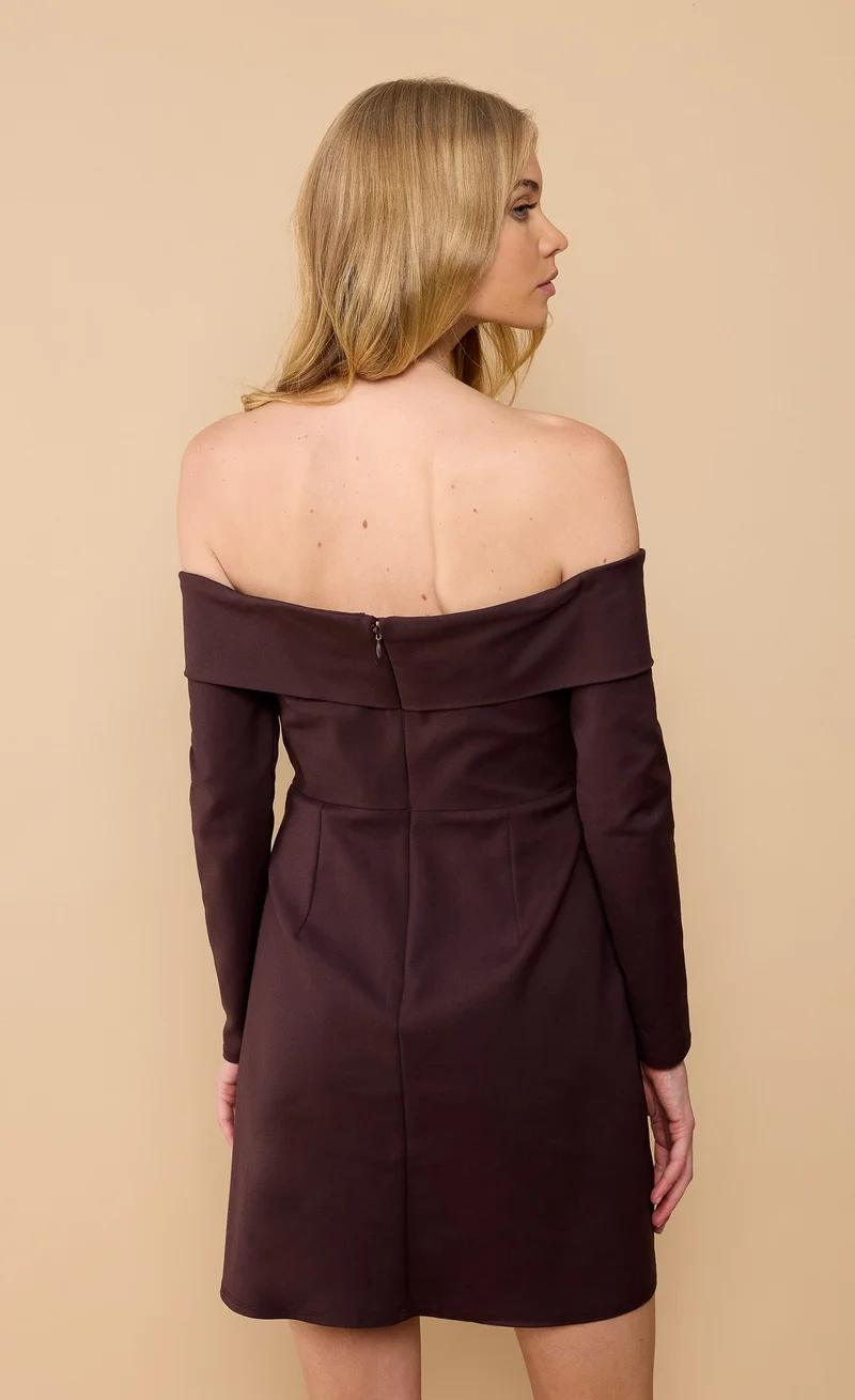 ليتل مسترس فستان قصير بني شوكولاتة بياقة باردو