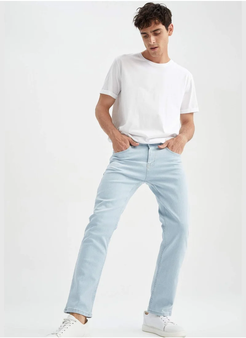 ديفاكتو Man Regular Fit Denim Trousers