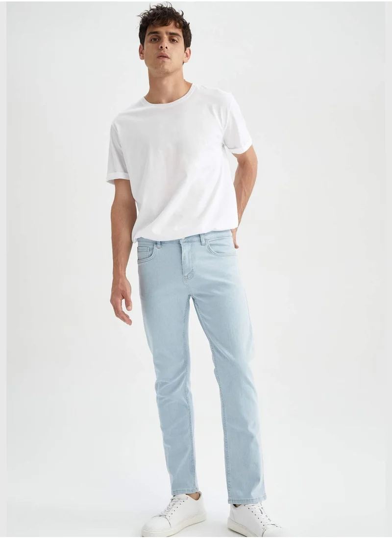 ديفاكتو Man Regular Fit Denim Trousers