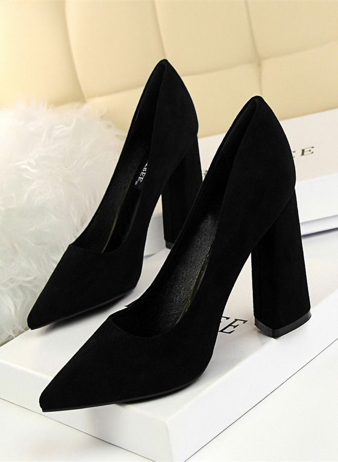 BIGTREE حذاء من الجلد المدبوغ بكعب عالٍ مدبب بفتحة ضحلة 8.5 سم، أسود - Image 1