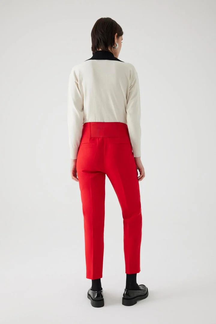 Exquise High-Waisted Carrot Pants