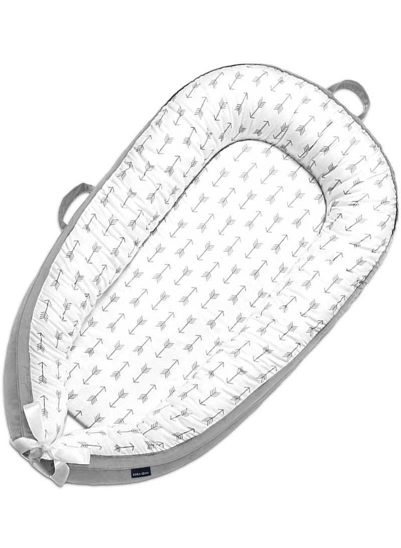 Little Story Soft Breathable Fiberfill Newborn Lounger Bed - Arrow Grey - Image 1