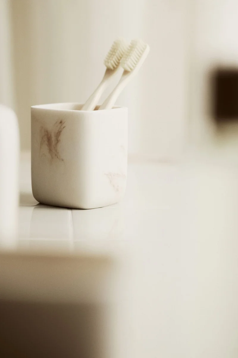 اتش اند ام كوب لفرشاة الأسنان