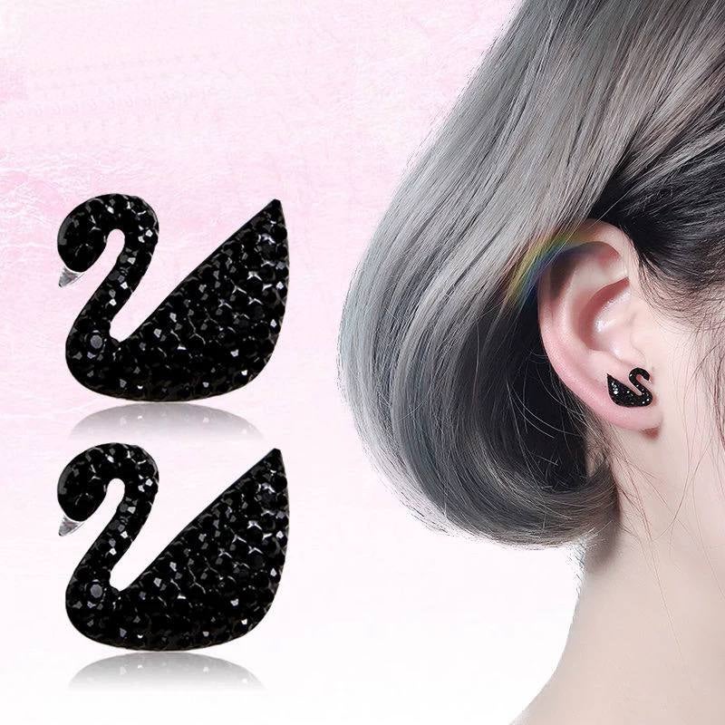 حلق أستانليس ستيل ذهبي شكل فلامينجو مرصع بفصوص الزيركون السوداء - Image 2