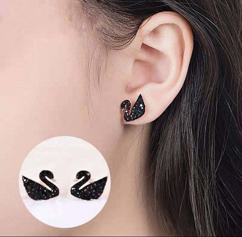 حلق أستانليس ستيل ذهبي شكل فلامينجو مرصع بفصوص الزيركون السوداء - Image 5