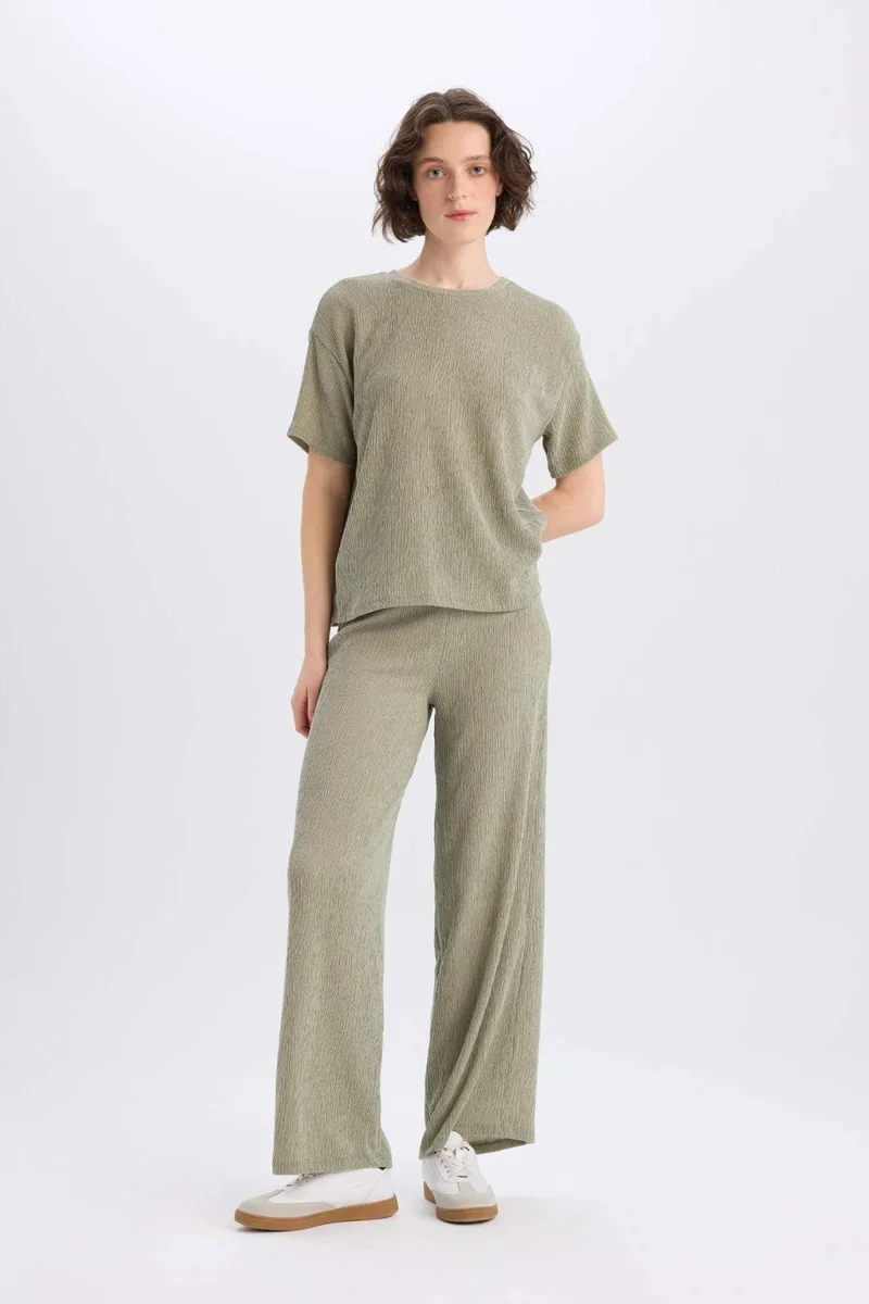 ديفاكتو Wide Leg Loose Fit Crinkle Trousers