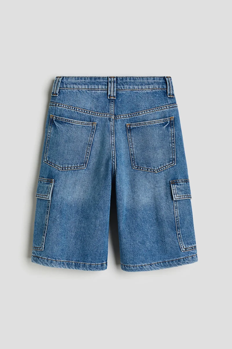 اتش اند ام شورت كارجو بقصّة فضفاضة